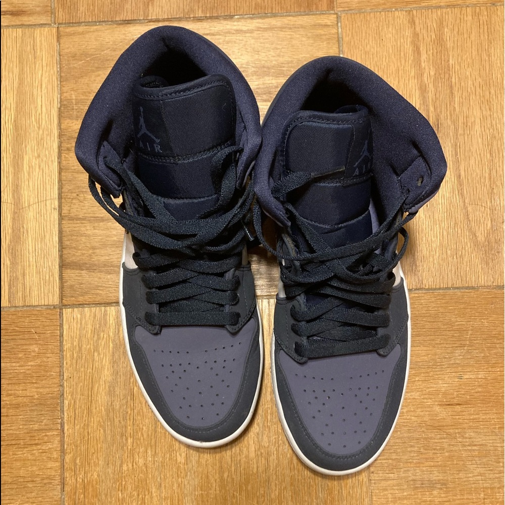 Jordan 1 Mens 8 can fit womens 9